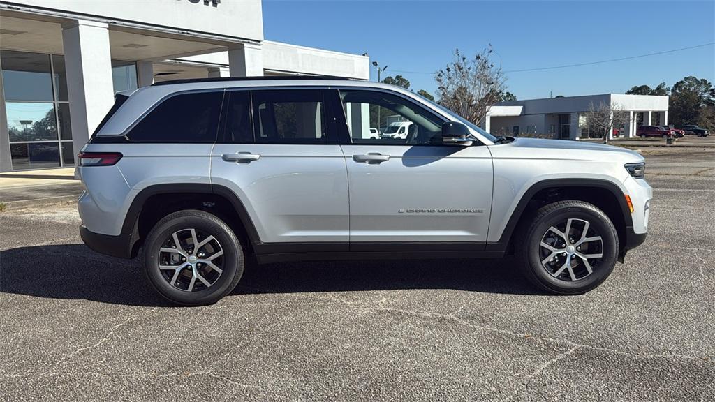 new 2025 Jeep Grand Cherokee car, priced at $37,573