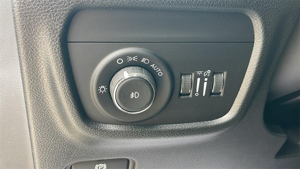 new 2025 Jeep Grand Cherokee L car, priced at $40,952