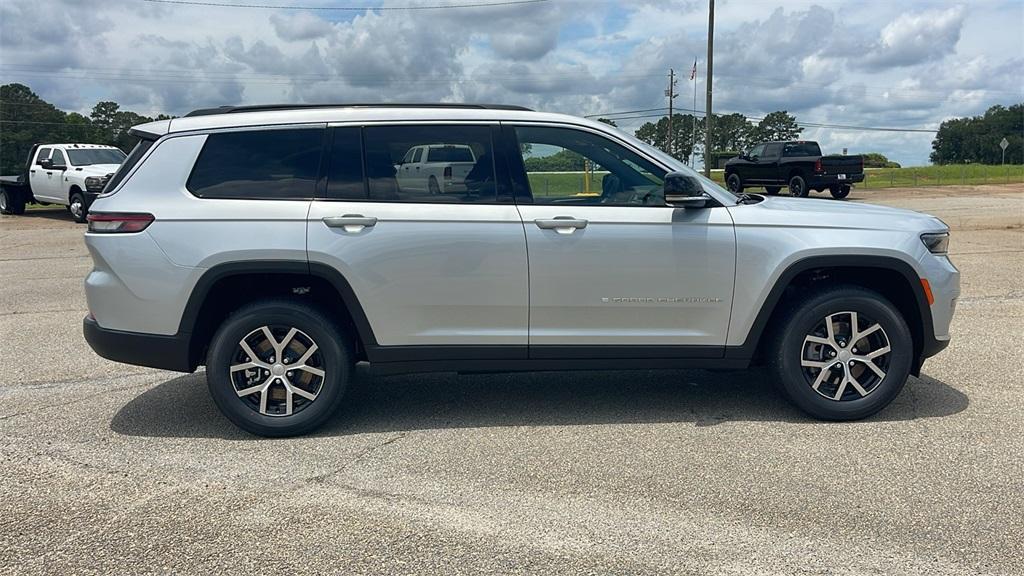 new 2025 Jeep Grand Cherokee L car, priced at $40,952