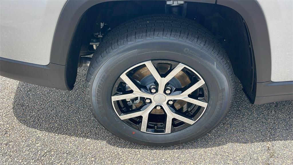 new 2025 Jeep Grand Cherokee L car, priced at $40,952