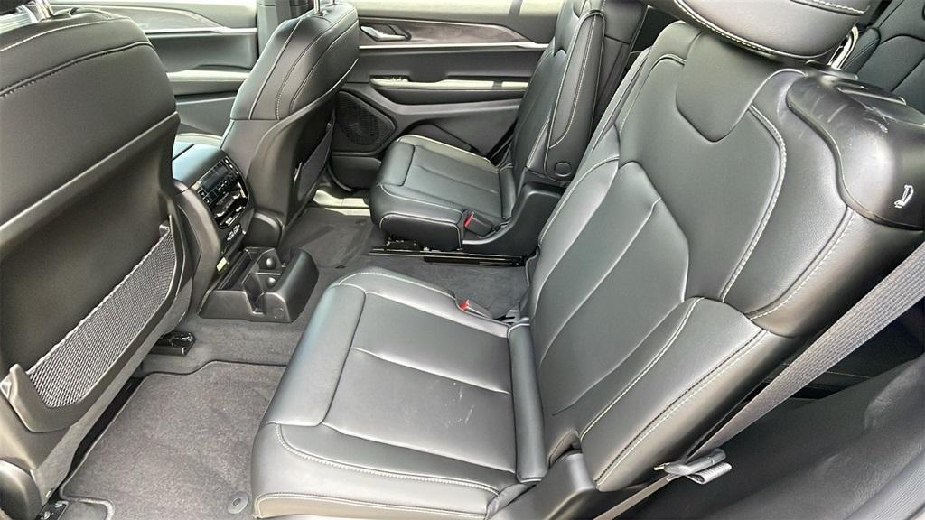new 2025 Jeep Grand Cherokee L car, priced at $40,952