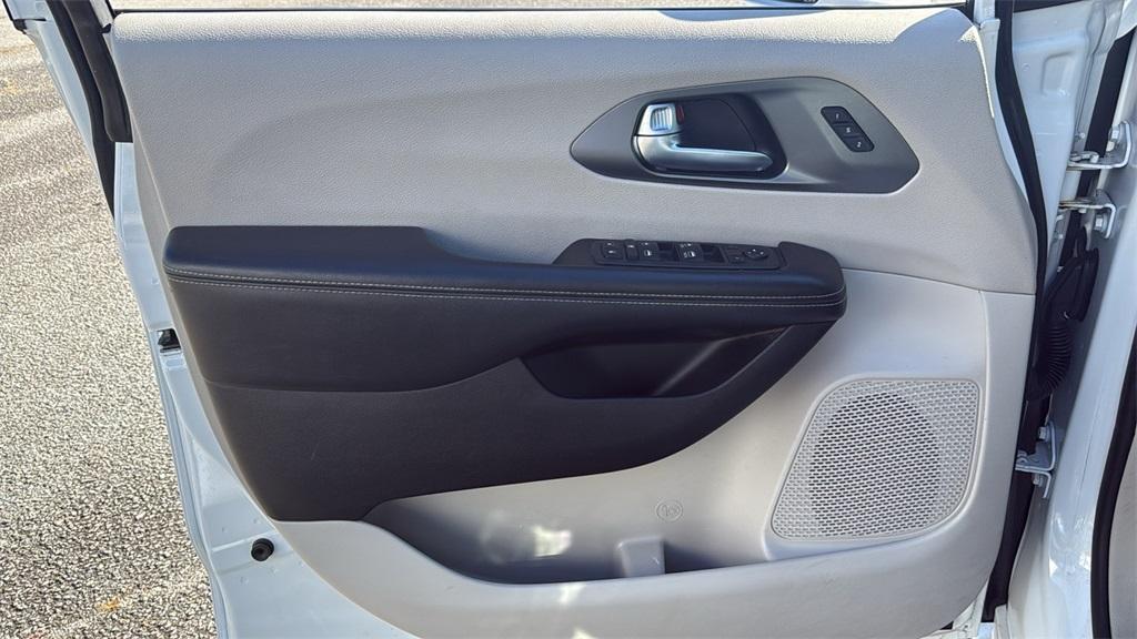 used 2022 Chrysler Pacifica car, priced at $23,710