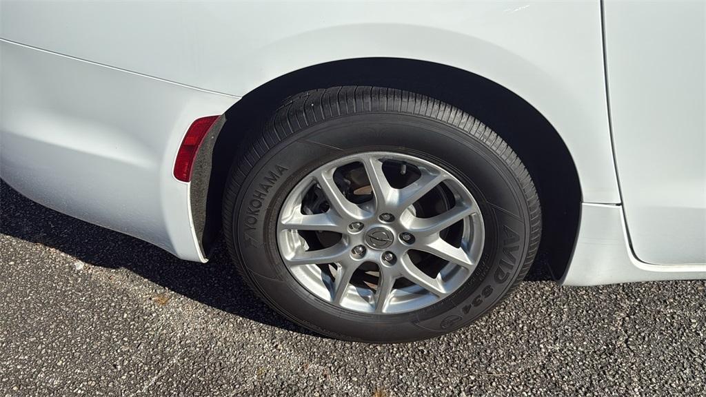 used 2022 Chrysler Pacifica car, priced at $23,470