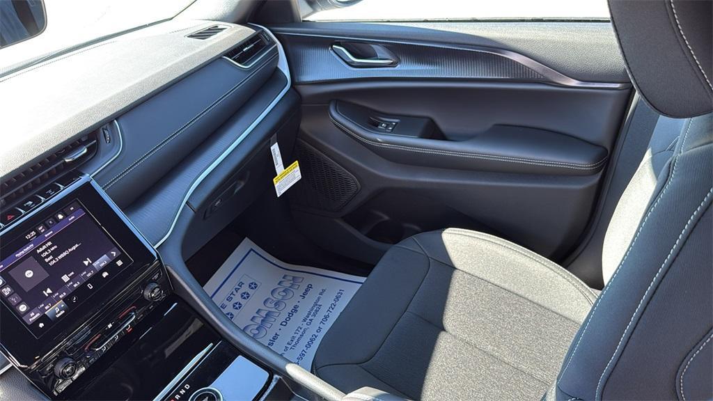 new 2025 Jeep Grand Cherokee car, priced at $32,950