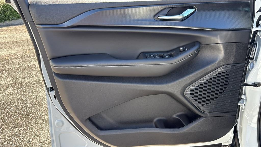 new 2025 Jeep Grand Cherokee car, priced at $32,950