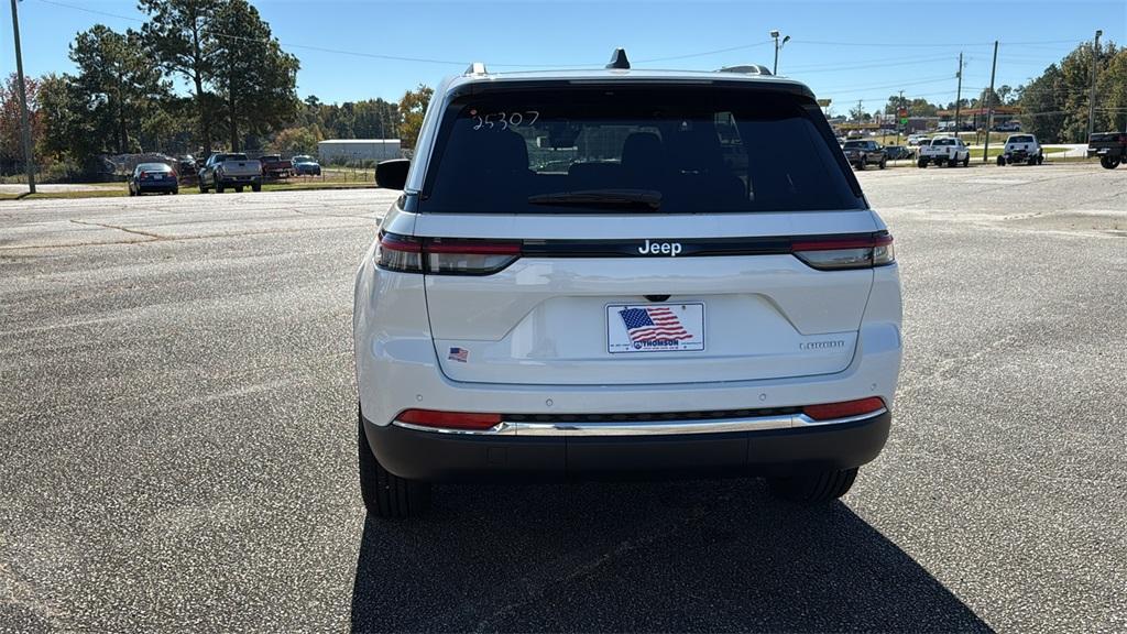 new 2025 Jeep Grand Cherokee car, priced at $32,950