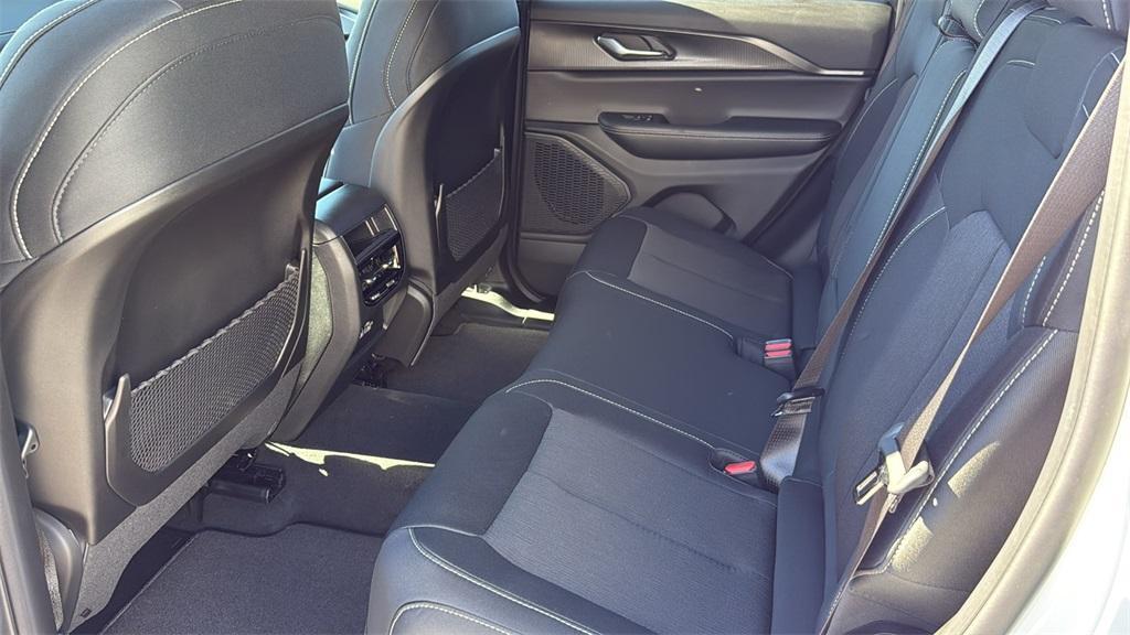 new 2025 Jeep Grand Cherokee car, priced at $32,950