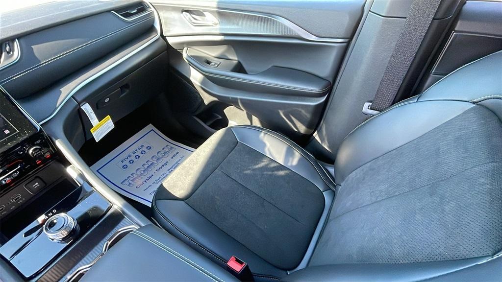 new 2025 Jeep Grand Cherokee car, priced at $40,420