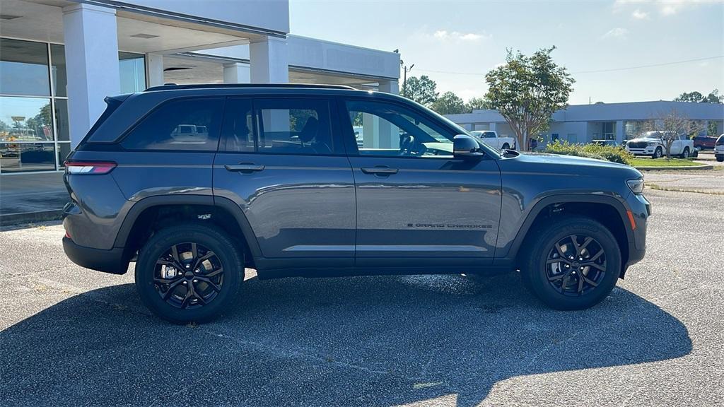 new 2025 Jeep Grand Cherokee car, priced at $40,420