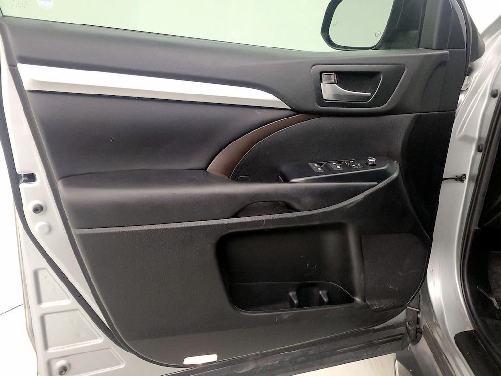 used 2019 Toyota Highlander car, priced at $27,998