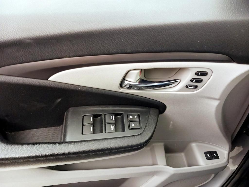 used 2022 Honda Pilot car, priced at $29,998