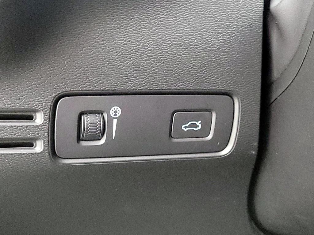 used 2020 Volvo XC40 car, priced at $24,998