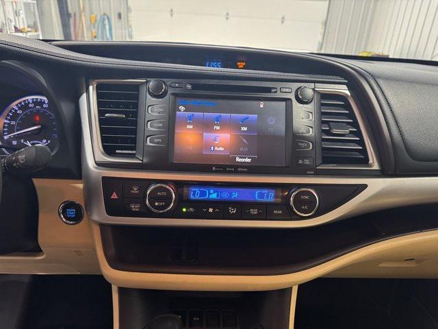 used 2019 Toyota Highlander car, priced at $28,500
