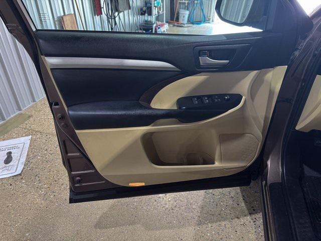 used 2019 Toyota Highlander car, priced at $28,500