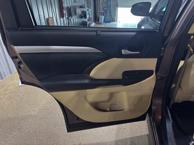 used 2019 Toyota Highlander car, priced at $28,500