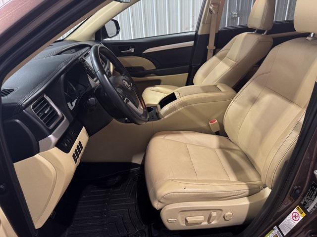 used 2019 Toyota Highlander car, priced at $28,500