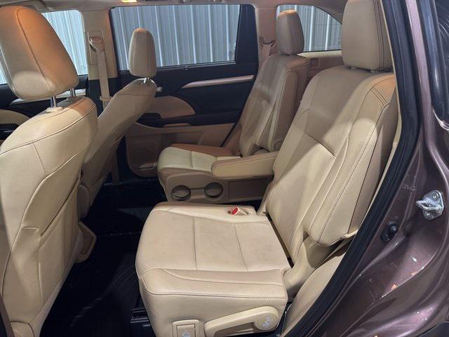 used 2019 Toyota Highlander car, priced at $28,500