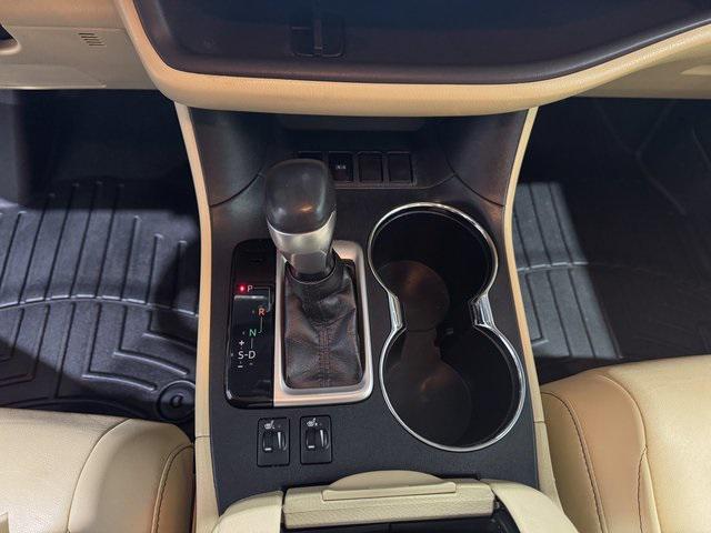 used 2019 Toyota Highlander car, priced at $28,500