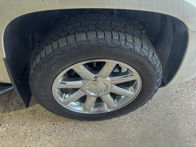 used 2013 GMC Yukon car, priced at $17,995