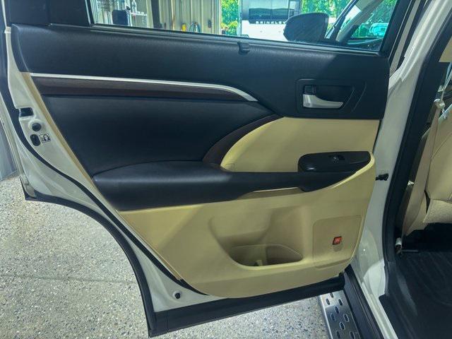 used 2016 Toyota Highlander car, priced at $23,995
