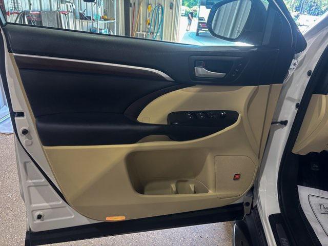 used 2016 Toyota Highlander car, priced at $23,995