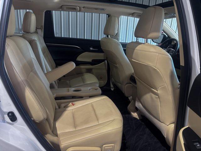 used 2016 Toyota Highlander car, priced at $23,995
