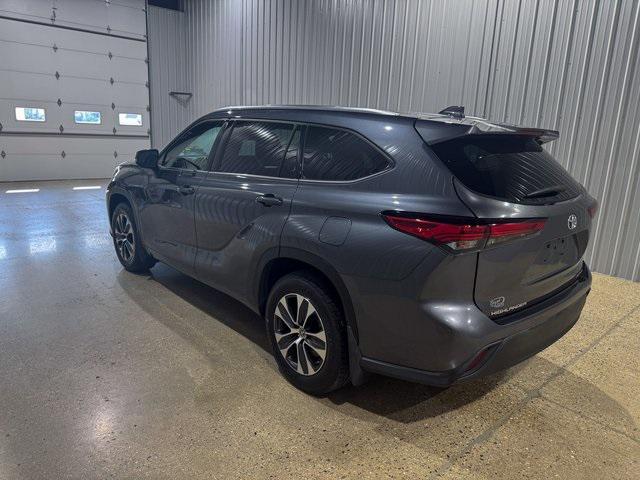 used 2020 Toyota Highlander car, priced at $25,500