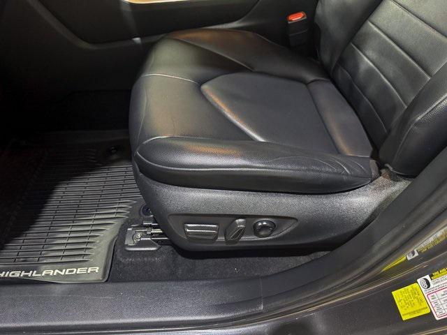 used 2020 Toyota Highlander car, priced at $25,500