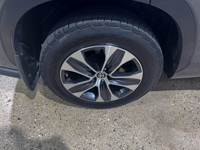 used 2020 Toyota Highlander car, priced at $25,500