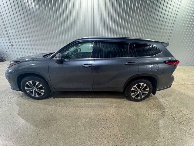 used 2020 Toyota Highlander car, priced at $25,500
