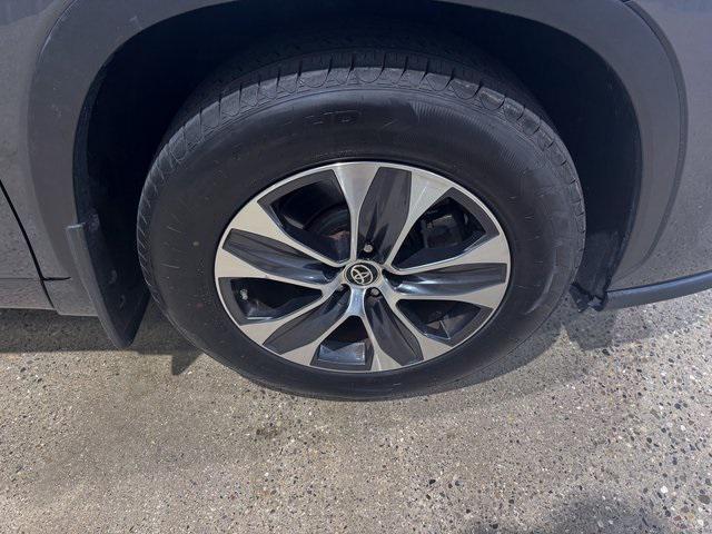 used 2020 Toyota Highlander car, priced at $25,500