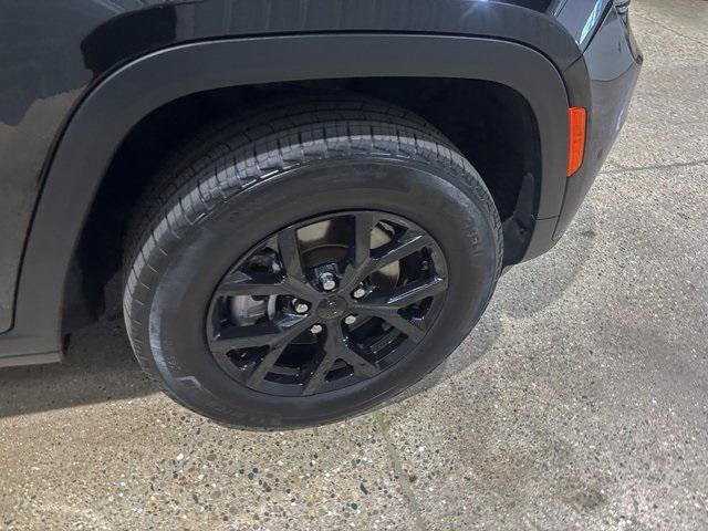 used 2024 Jeep Grand Cherokee L car, priced at $29,995