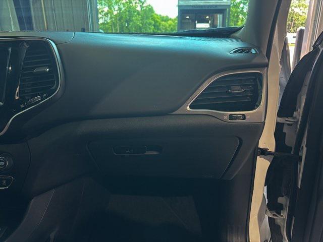 used 2019 Jeep Cherokee car, priced at $21,995