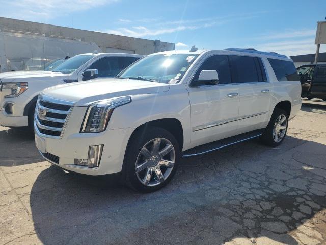 used 2020 Cadillac Escalade ESV car, priced at $40,995