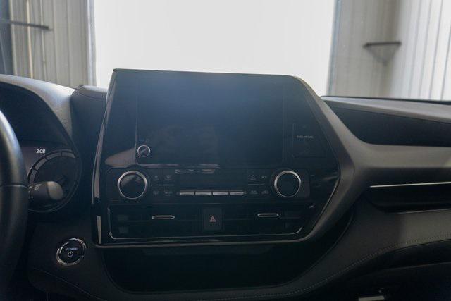 used 2023 Toyota Highlander Hybrid car, priced at $38,483