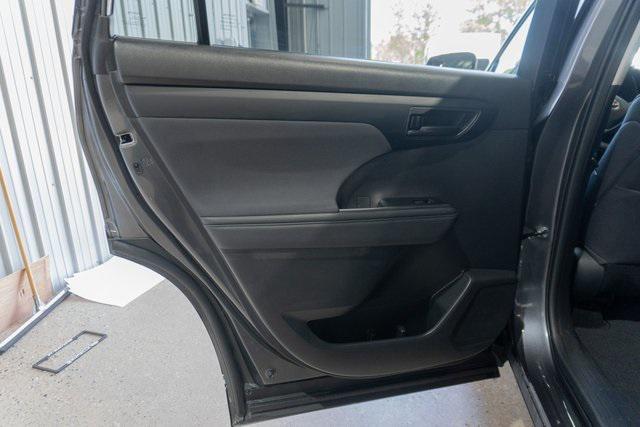 used 2023 Toyota Highlander Hybrid car, priced at $38,483