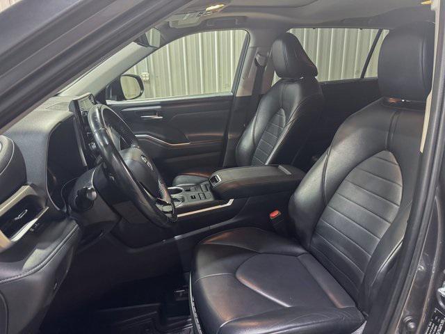 used 2021 Toyota Highlander car, priced at $27,995