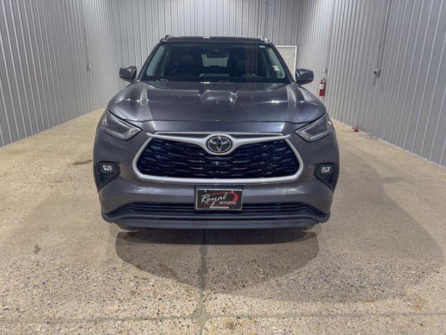 used 2021 Toyota Highlander car, priced at $27,995