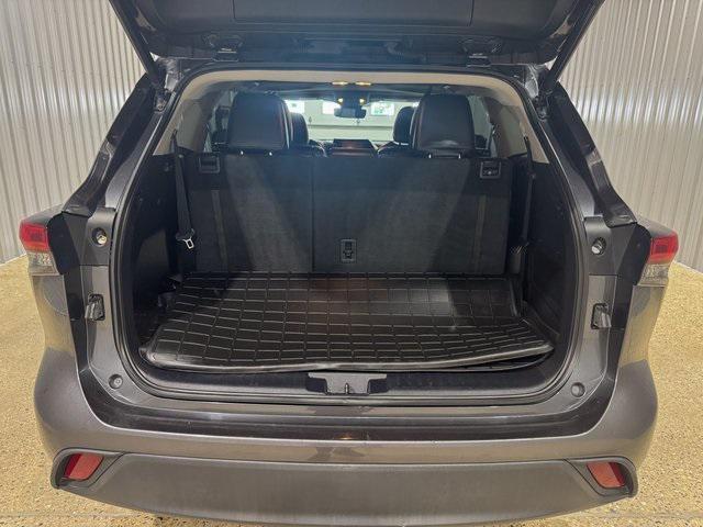 used 2021 Toyota Highlander car, priced at $27,995