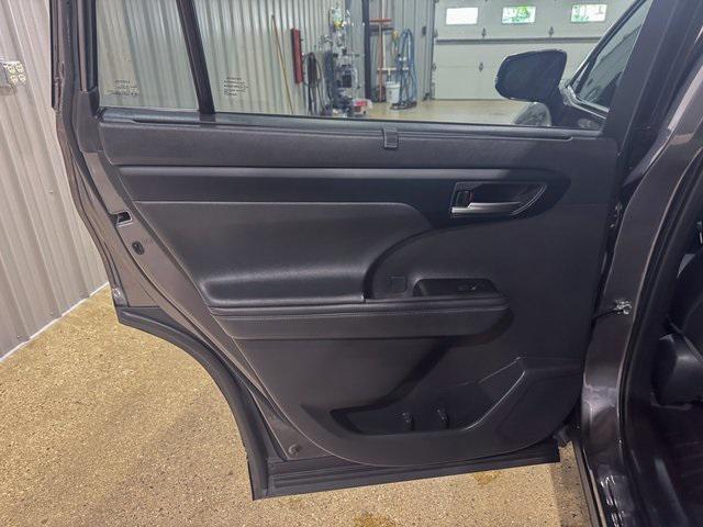 used 2021 Toyota Highlander car, priced at $27,995