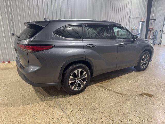 used 2021 Toyota Highlander car, priced at $27,995