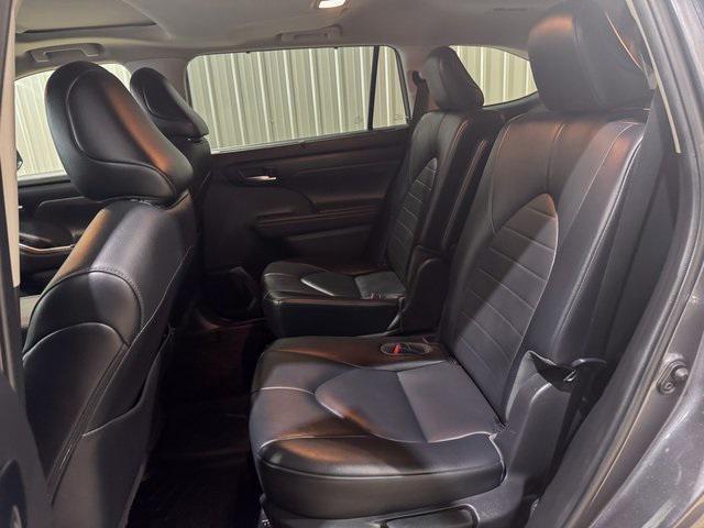 used 2021 Toyota Highlander car, priced at $27,995
