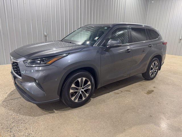 used 2021 Toyota Highlander car, priced at $27,995