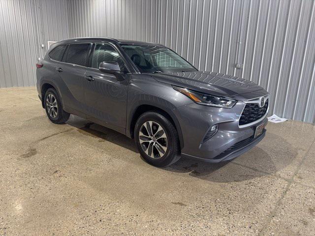 used 2021 Toyota Highlander car, priced at $27,995
