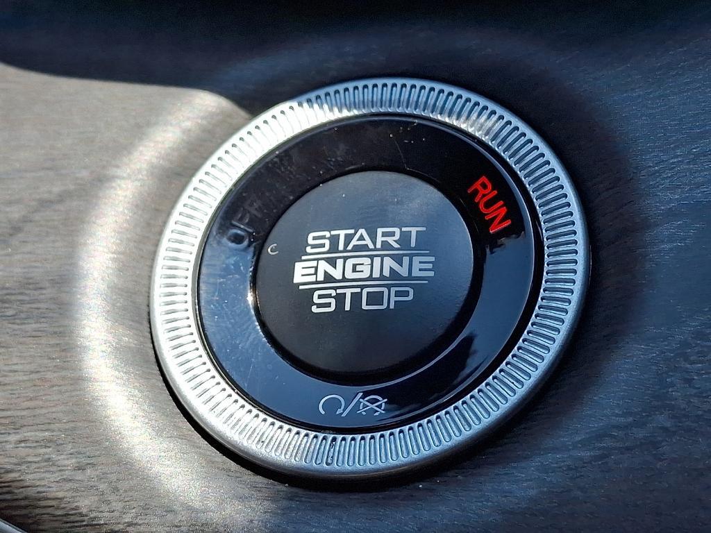 new 2025 Jeep Grand Cherokee car, priced at $52,999