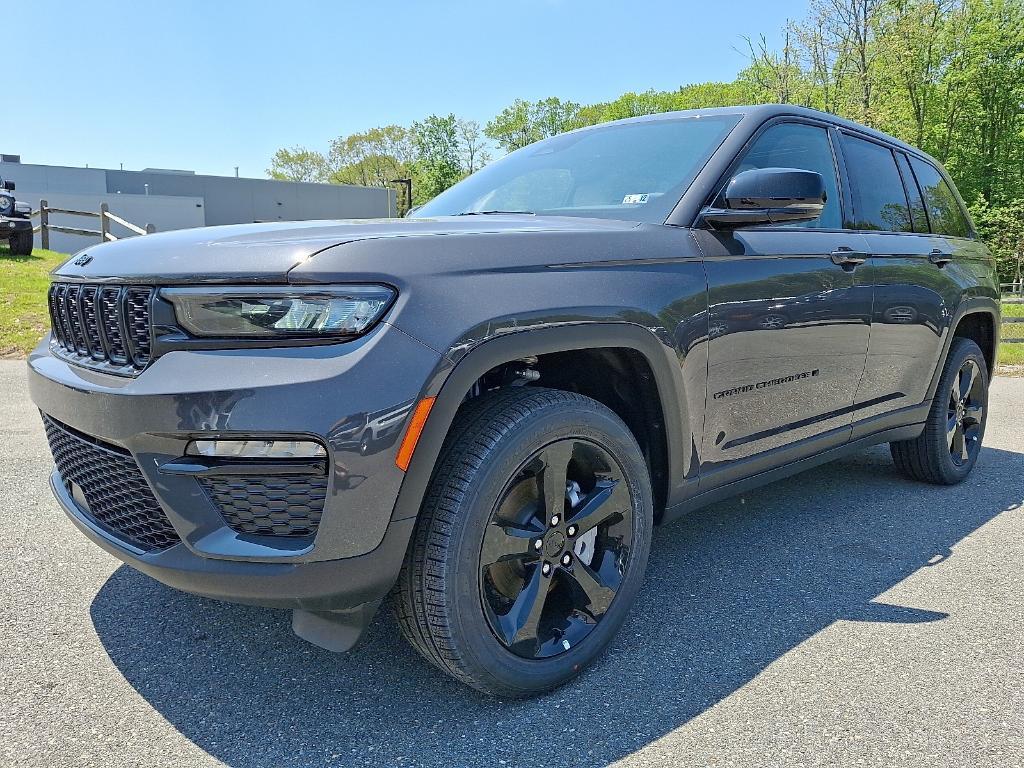 new 2025 Jeep Grand Cherokee car, priced at $52,999