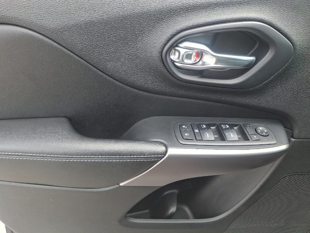 used 2019 Jeep Cherokee car, priced at $17,753