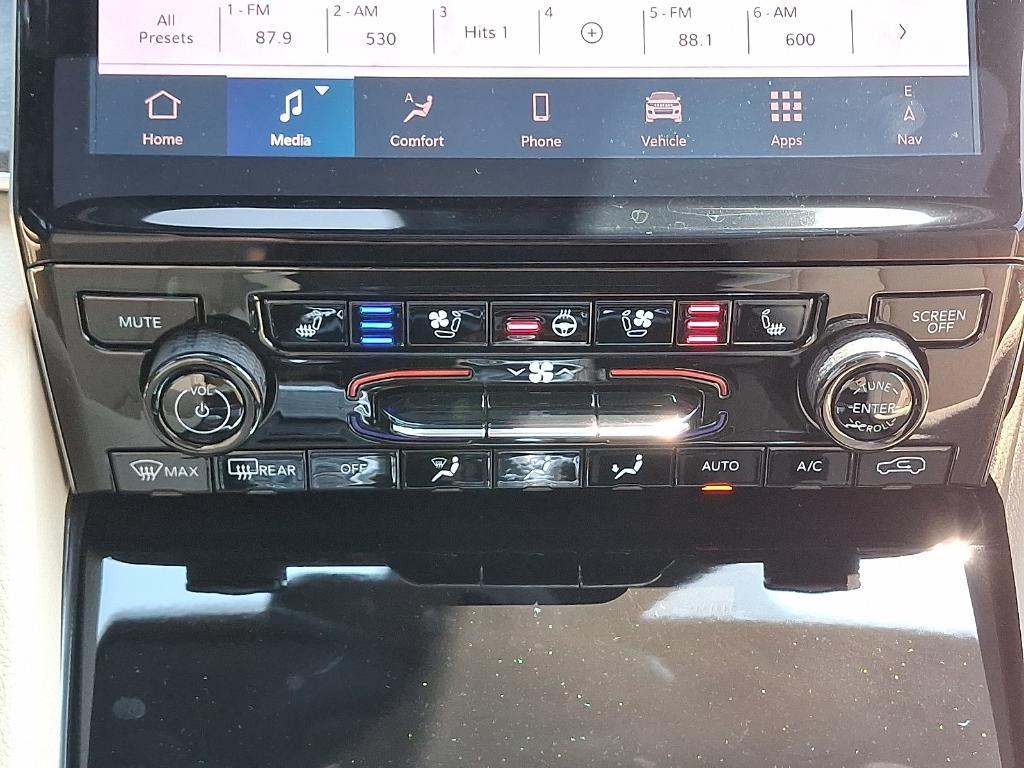 new 2025 Jeep Grand Cherokee car, priced at $54,044