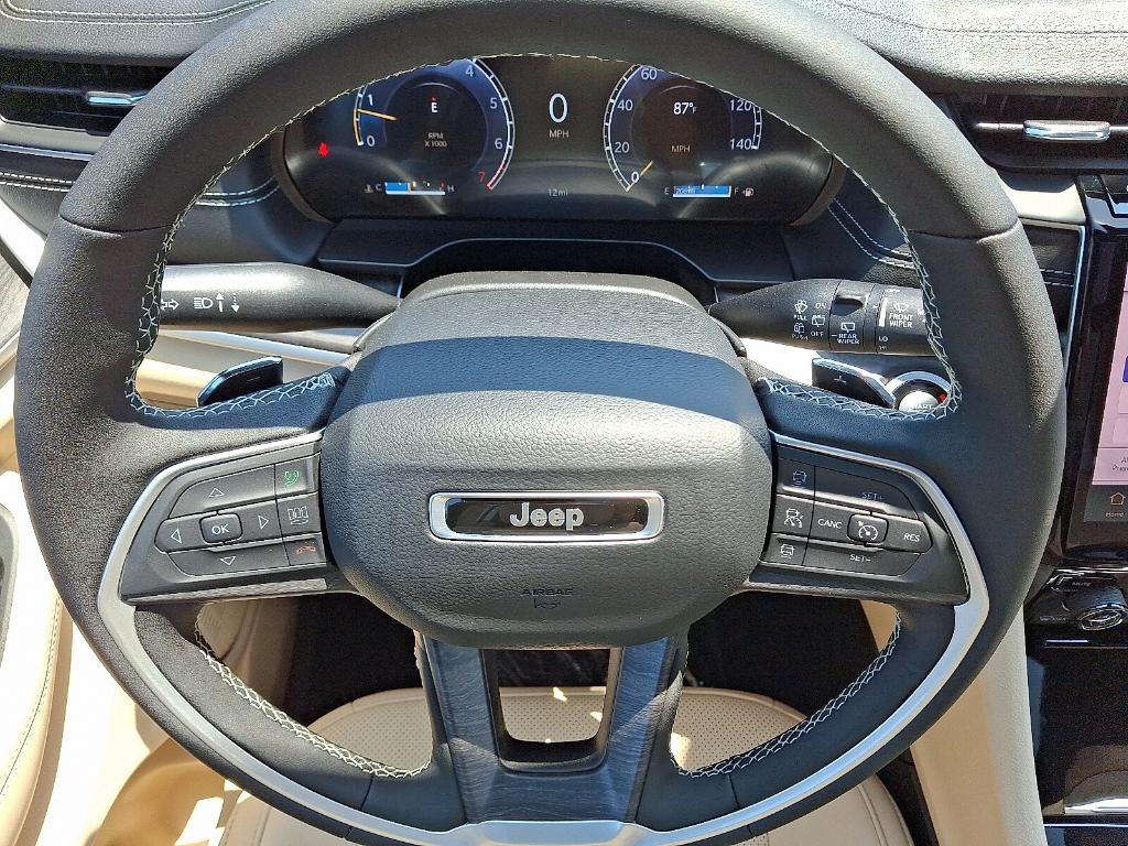 new 2025 Jeep Grand Cherokee car, priced at $54,044