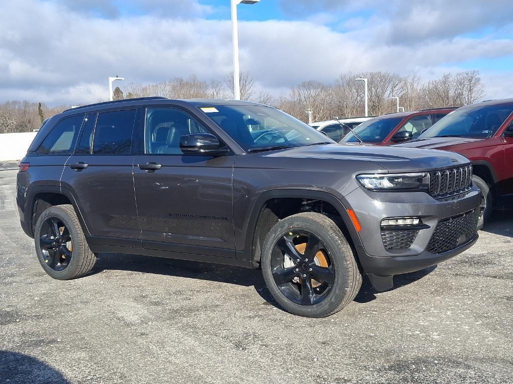new 2025 Jeep Grand Cherokee car, priced at $53,534